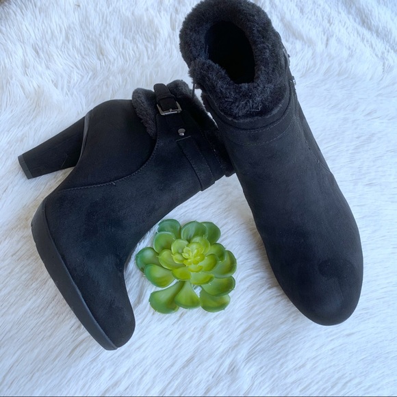 Liz Claiborne Shoes - Liz Claiborne Women’s Black Heeled Booties
